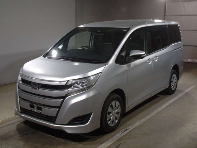 TOYOTA NOAH 2018