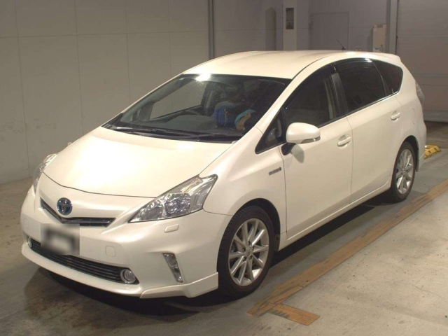 TOYOTA PRIUS ALPHA 2011