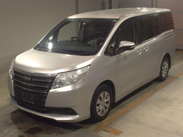 TOYOTA NOAH 2016