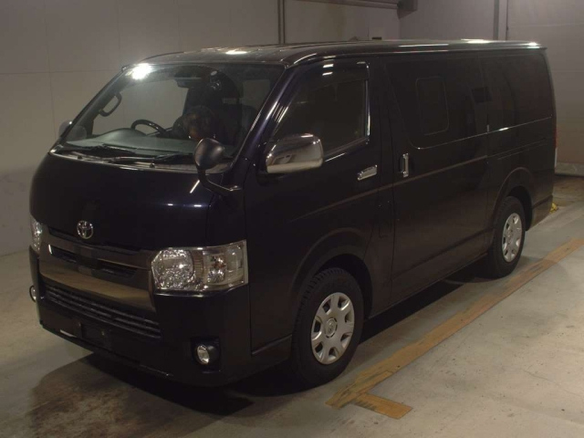 TOYOTA HIACE VAN 2020