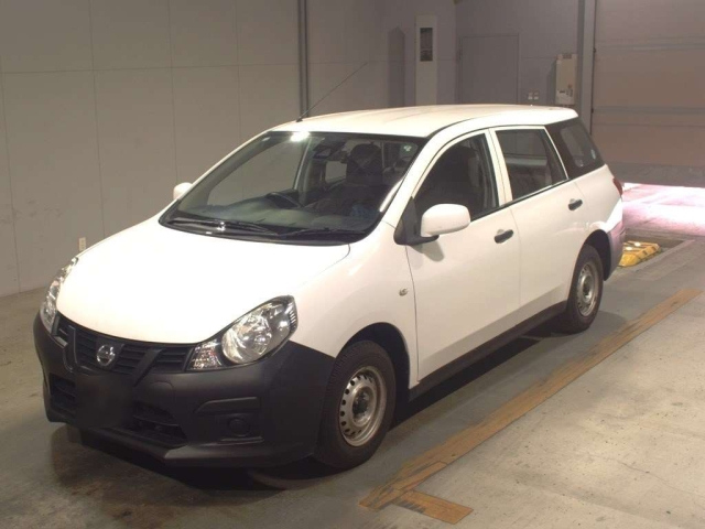 NISSAN AD 2018