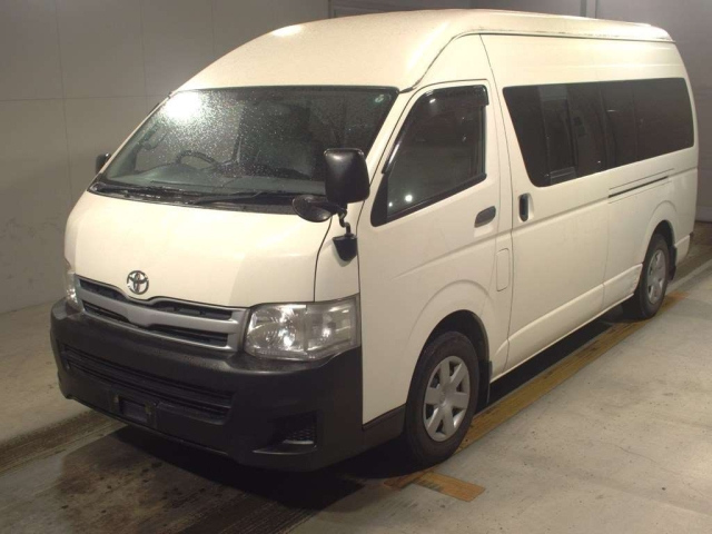 TOYOTA HIACE 2013
