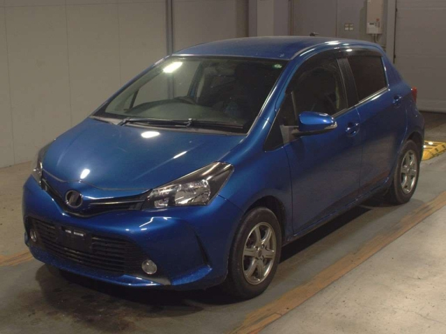 TOYOTA VITZ 2015