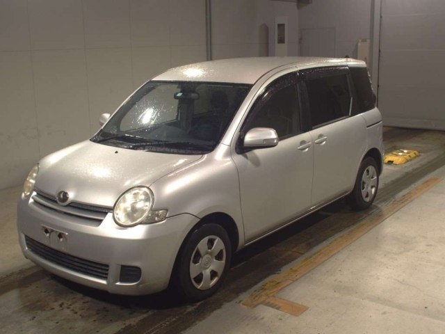 TOYOTA SIENTA 2010