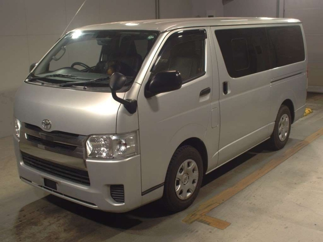TOYOTA HIACE VAN 2020