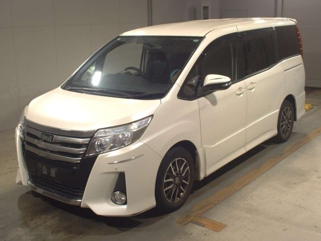 TOYOTA NOAH 2014