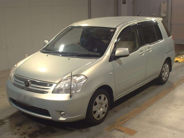 TOYOTA RAUM 2010