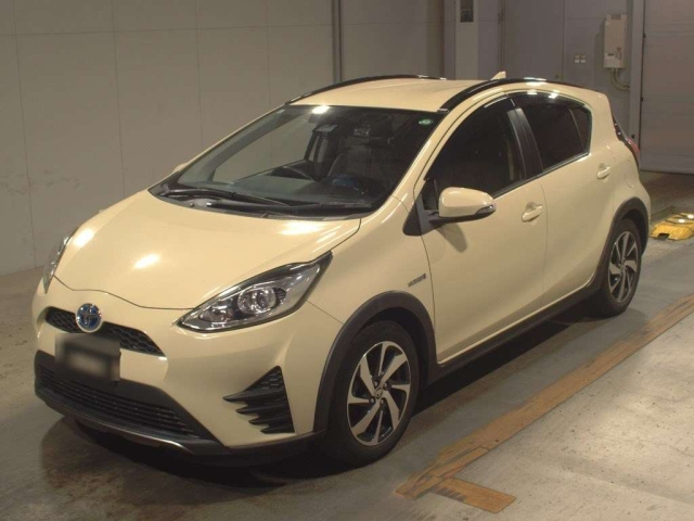 TOYOTA AQUA 2017