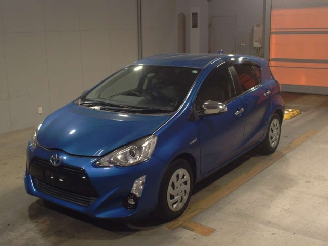 TOYOTA AQUA 2017