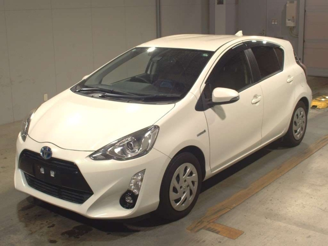 TOYOTA AQUA 2016