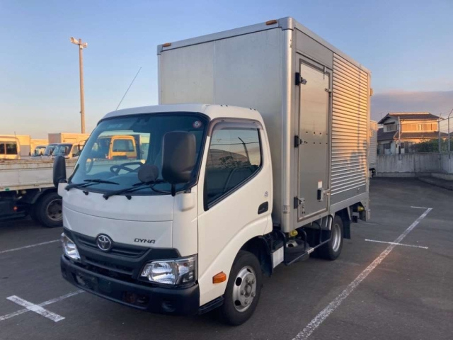 TOYOTA DYNA 2018