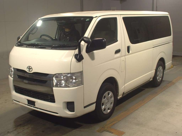 TOYOTA HIACE VAN 2019
