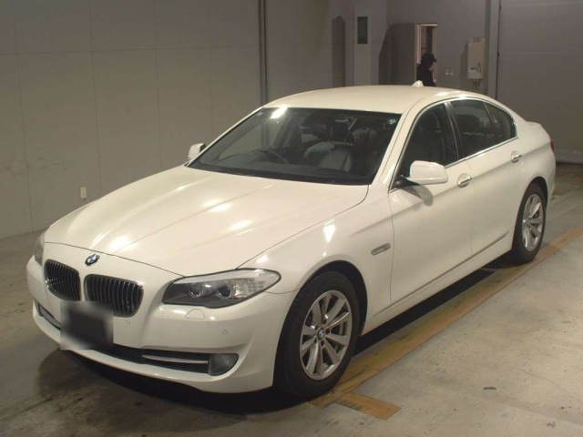 BMW 5 SERIES 2013