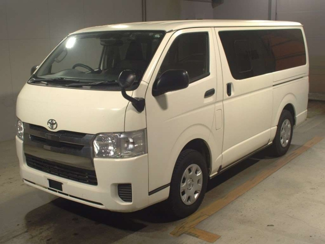 TOYOTA HIACE VAN 2019