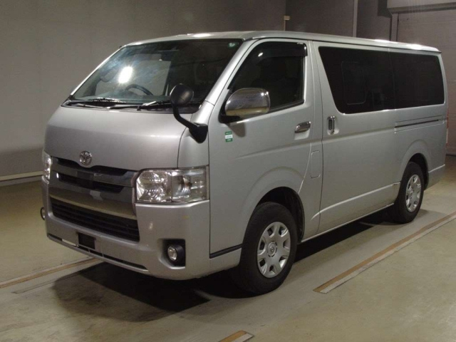 TOYOTA HIACE VAN 2019