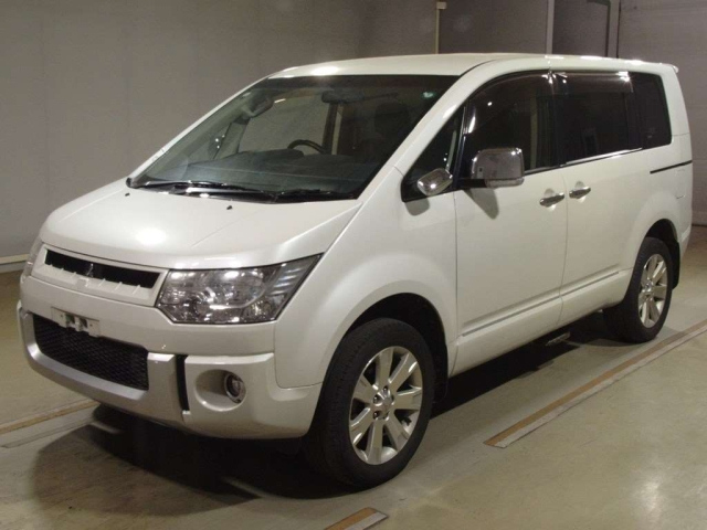 MITSUBISHI DELICA D5 2013