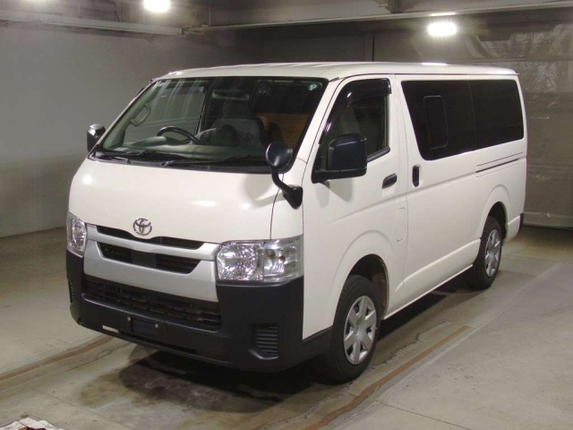 TOYOTA HIACE VAN 2022