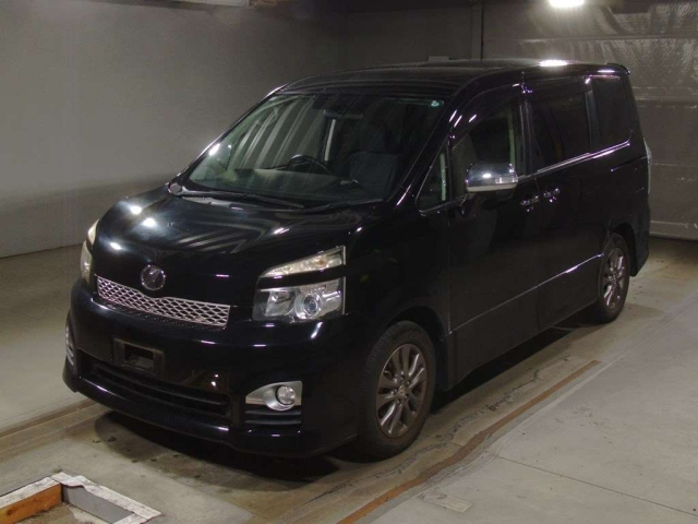 TOYOTA VOXY 2010