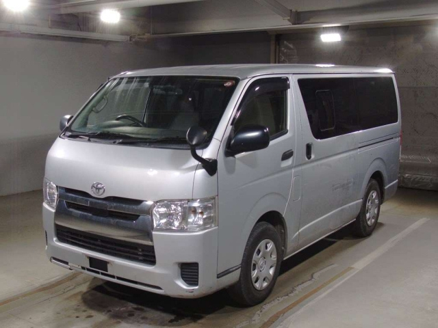 TOYOTA HIACE VAN 2018