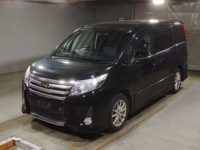 TOYOTA NOAH 2015