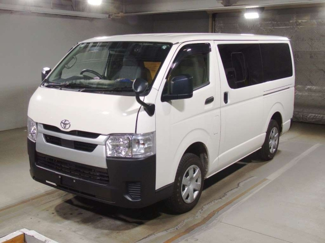 TOYOTA HIACE VAN 2022