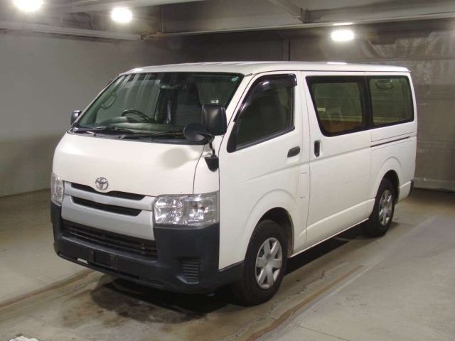 TOYOTA HIACE VAN 2015