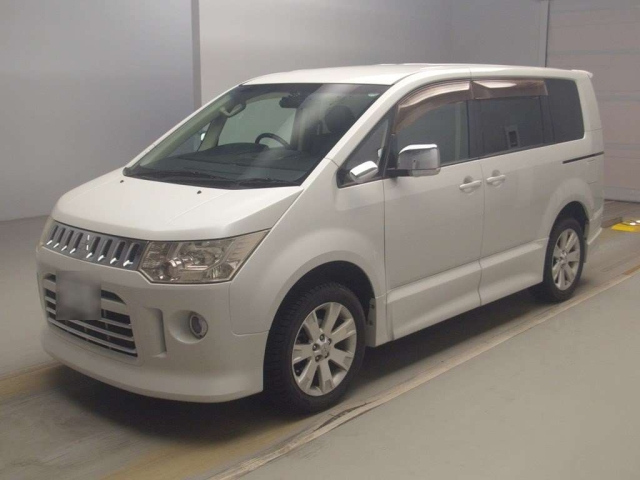 MITSUBISHI DELICA D5