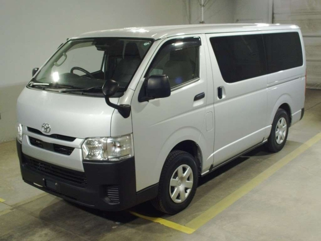 TOYOTA HIACE VAN 2021