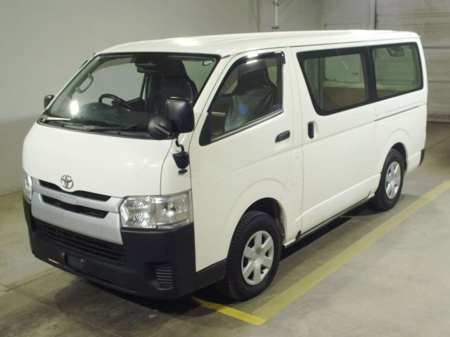 TOYOTA HIACE VAN 2020