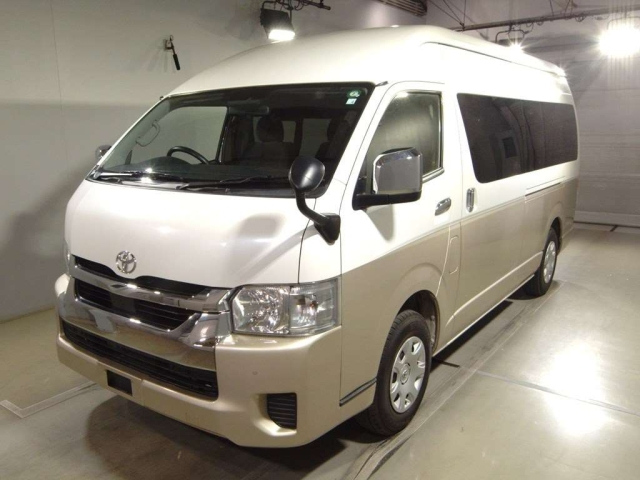 TOYOTA HIACE 2021