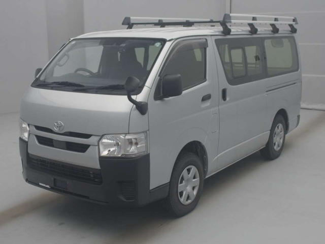 TOYOTA HIACE VAN 2020