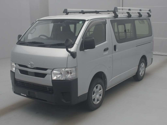 TOYOTA HIACE VAN 2020
