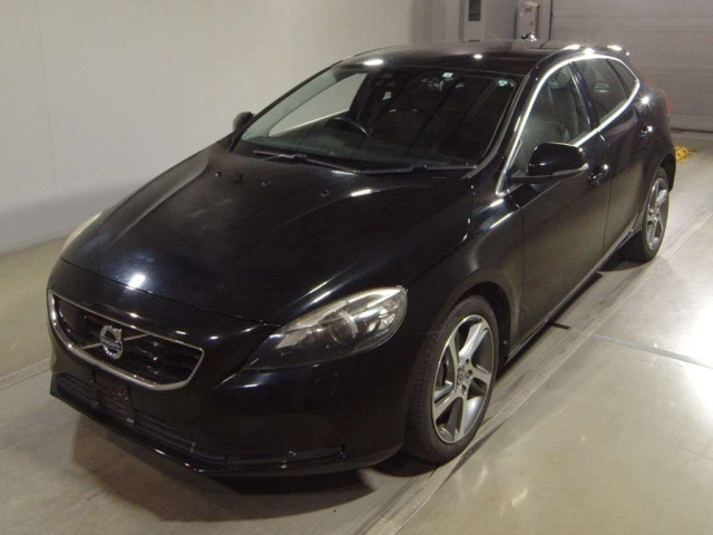 VOLVO V40 2016