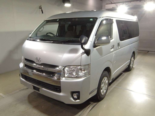 TOYOTA HIACE
