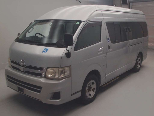 TOYOTA HIACE 2011