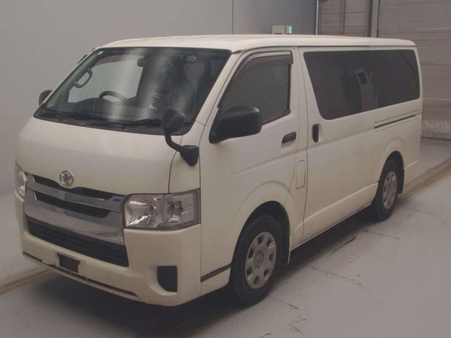 TOYOTA HIACE VAN 2015