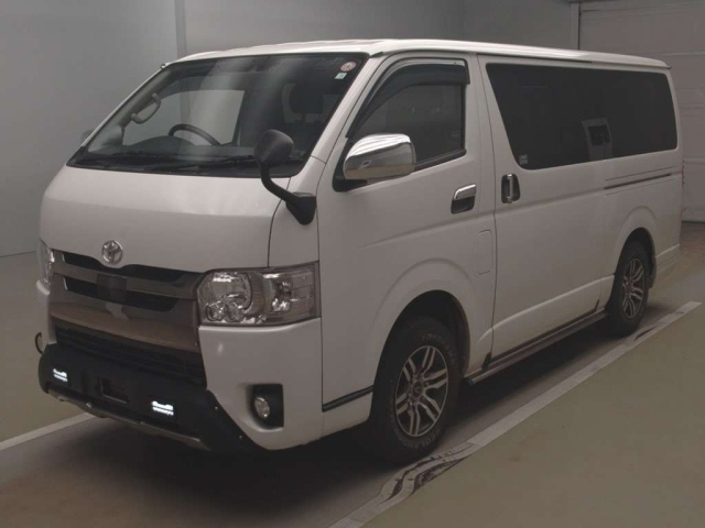 TOYOTA HIACE VAN 2018
