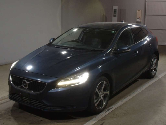 VOLVO V40 2018