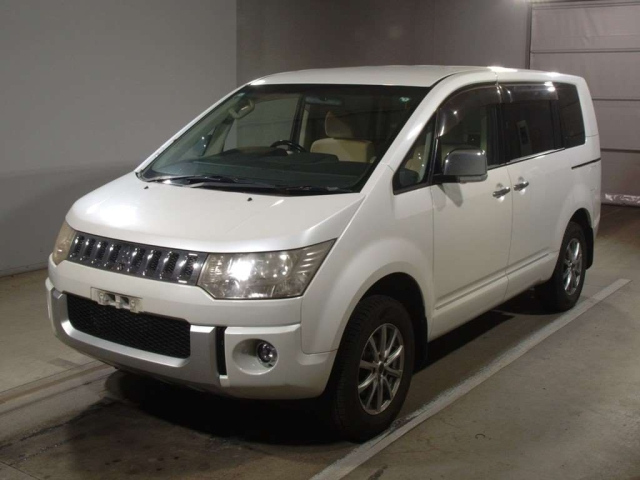 MITSUBISHI DELICA D5 2011