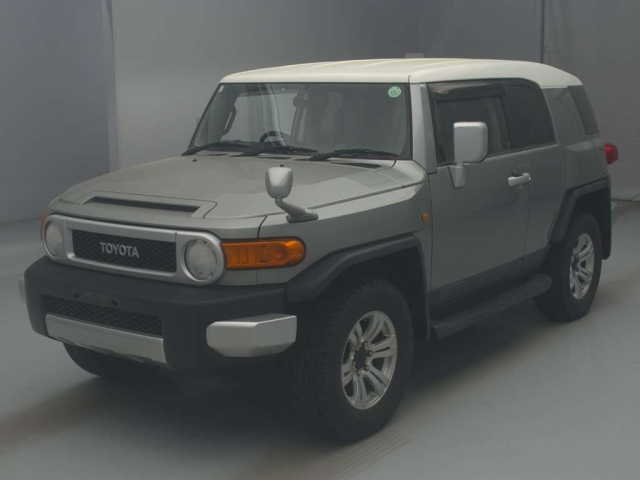 TOYOTA FJ CRUISER 2011