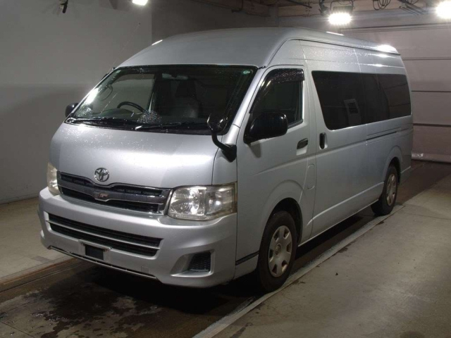 TOYOTA HIACE VAN 2010
