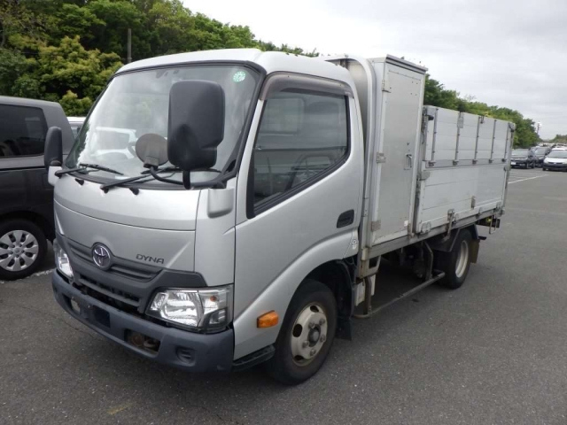 TOYOTA DYNA 2018