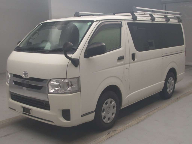 TOYOTA HIACE VAN 2017