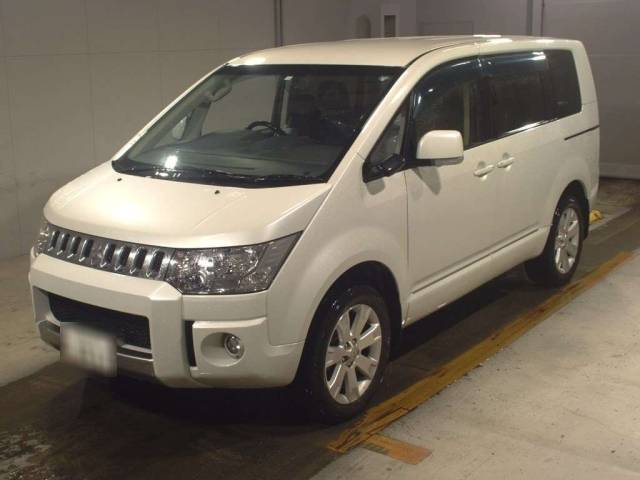 MITSUBISHI DELICA D5