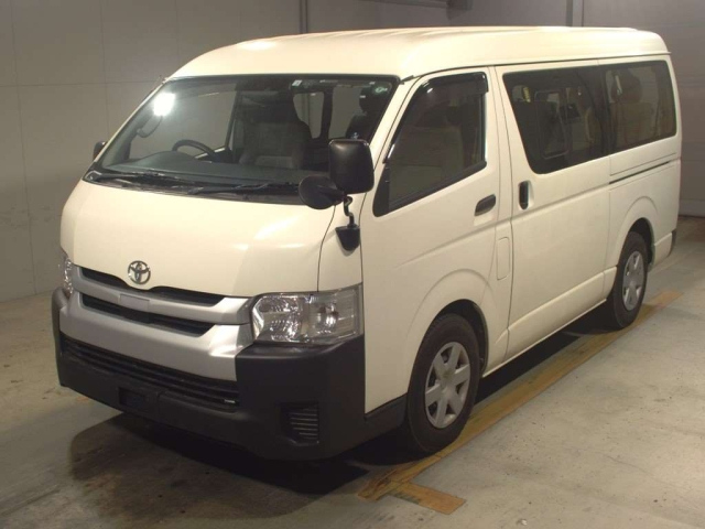 TOYOTA HIACE 2020