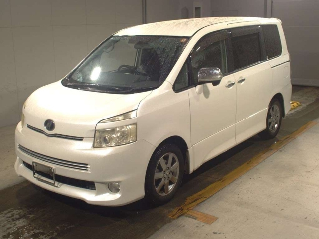 TOYOTA VOXY 2009