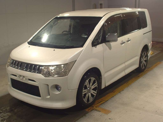 MITSUBISHI DELICA D5