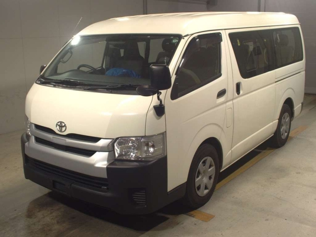 TOYOTA HIACE 2020