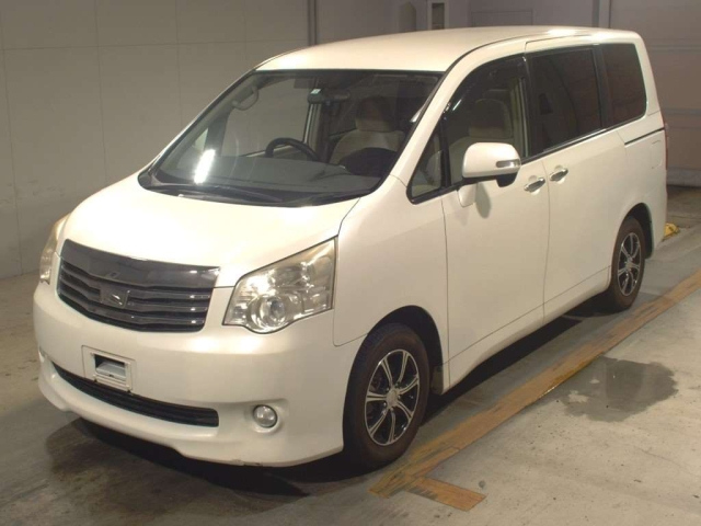 TOYOTA NOAH 2012