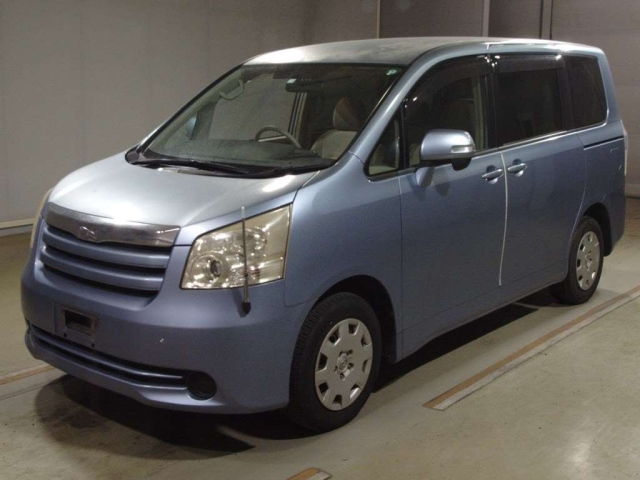 TOYOTA NOAH 2008